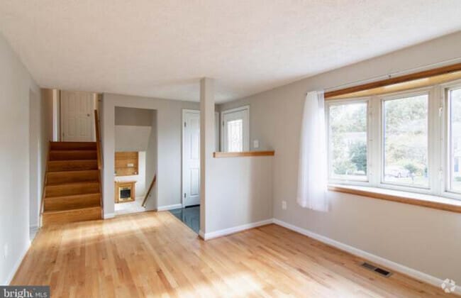 Building Photo - 6 Big Stone Ct Unit Apt A