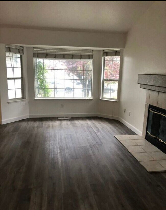 Photo - Lovely Single Level Home in Santa Rosa 3 bd/2ba with 2 Car Garage