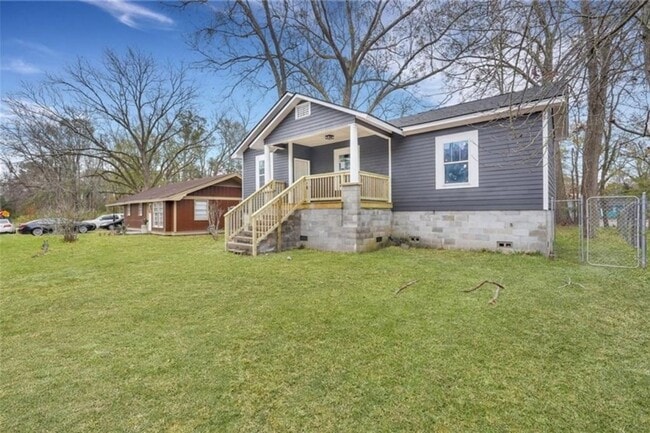 Photo - Live Near It All! 3 Bedroom Home in Midtown Savannah