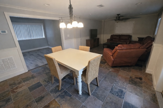 Photo - 3104 21st St W