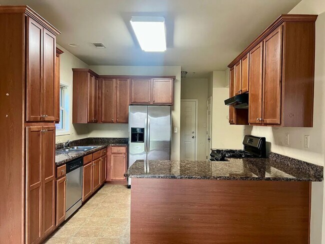 Photo - 6211 Crestgate Ln