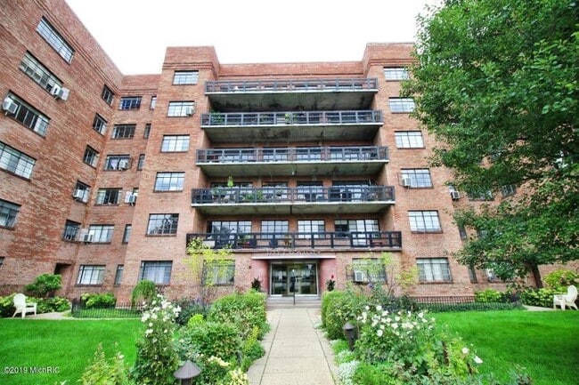 Photo - 505 Cherry St SE Unit 103