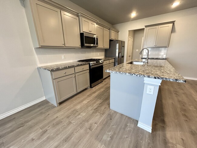 Photo - 7612 61st St