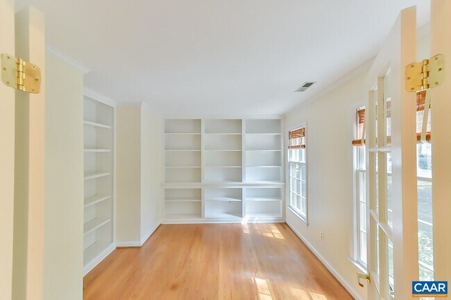 Photo - 1012 Wildmere Pl