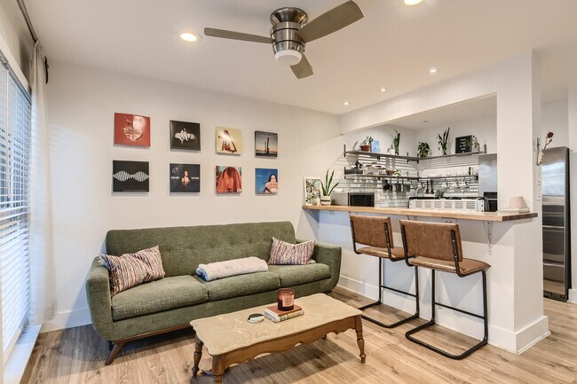 Photo - 1304 Summit St Unidad 114