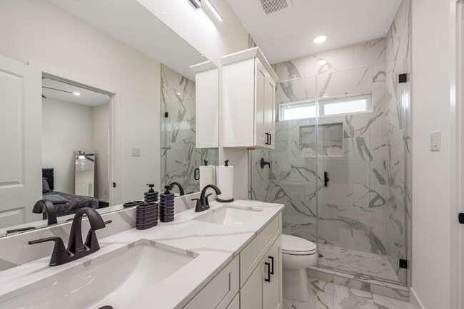 Photo - 8328 Corinth St