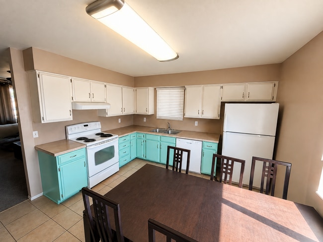 Building Photo - 811 S 75 E St Unit Room 4