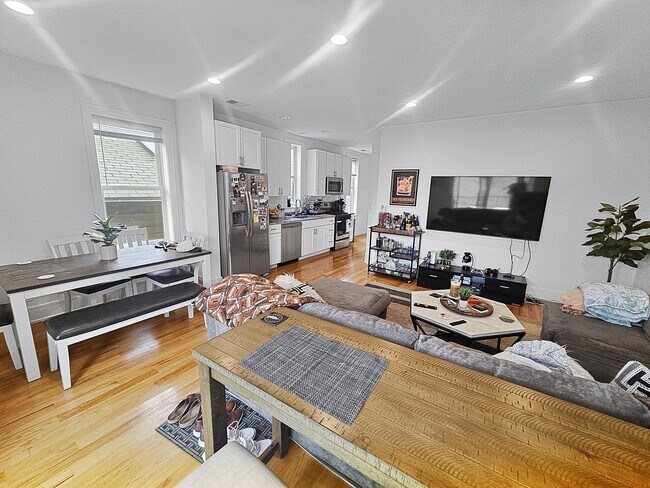 Photo - 2235 N Clybourn Ave Unit 3