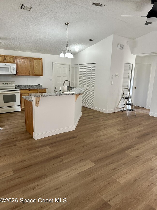 Photo - 1184 Sapphire St SE