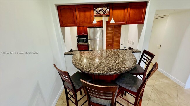 Building Photo - 540 Brickell Key Dr Unit 300 Rental