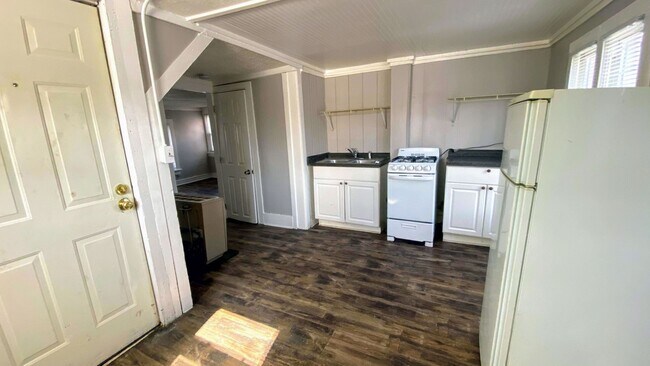 Photo - 652 Chatham St NW Unit Apt 3C