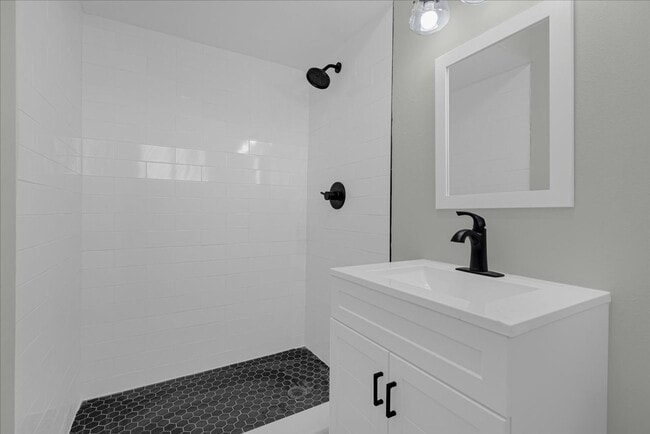 Photo - Fantastic 3 Bed / 2 bath Home - Section Ei...