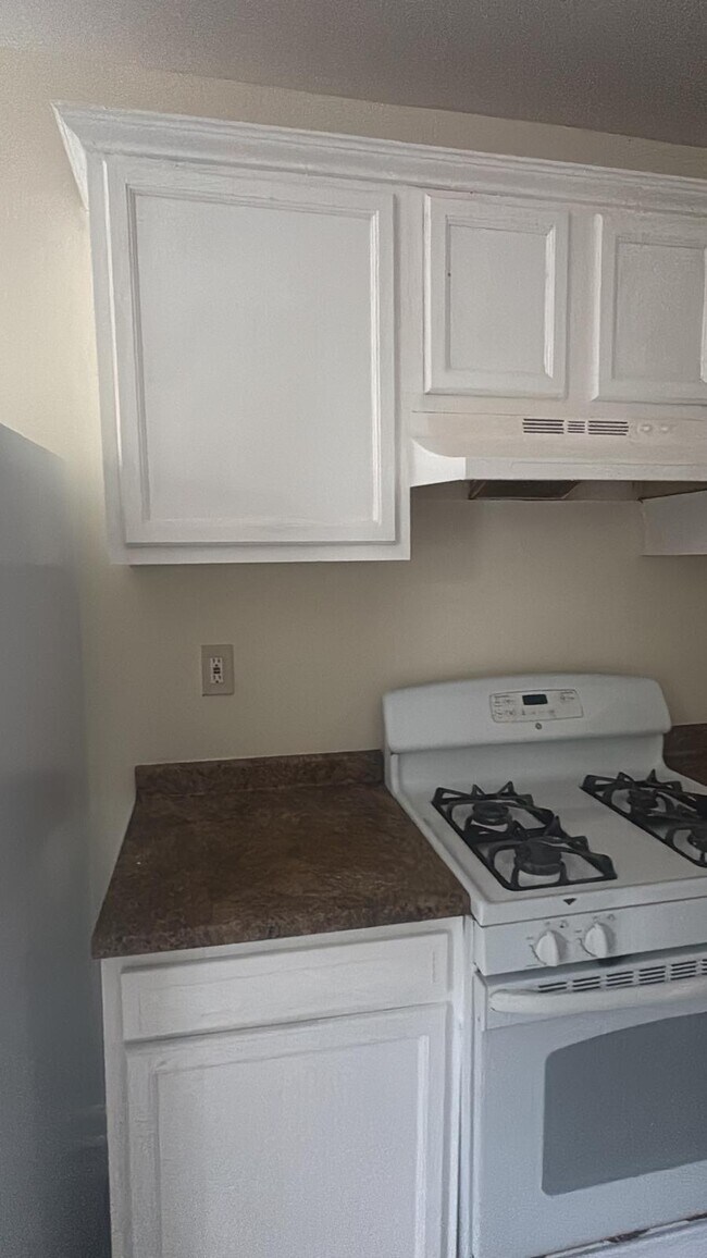 Building Photo - 1020 Hancock Ave Unit 2nd