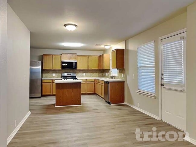 Photo - 15819 Hastings Park