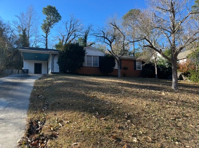 Building Photo - 3012 Pinewood Dr