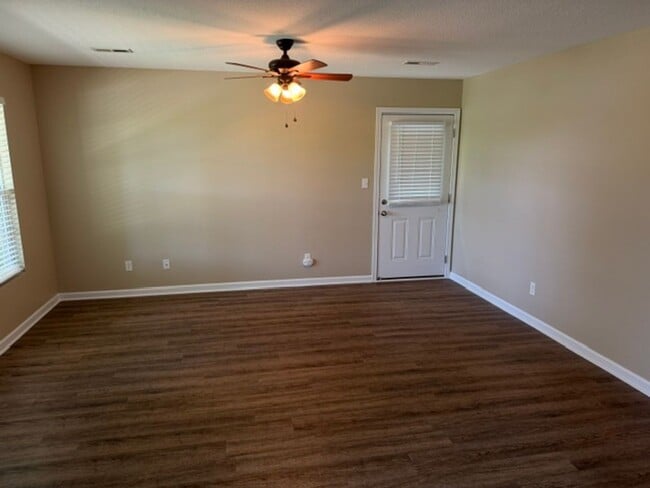 Photo - Maryville 37801 - 3 bedroom, 2 bath home $1800.00 - Contact Ed Johnson (865) 924-5045
