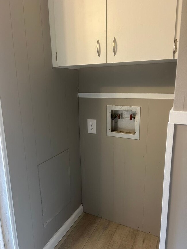 Photo - 405 Lindenhurst Dr