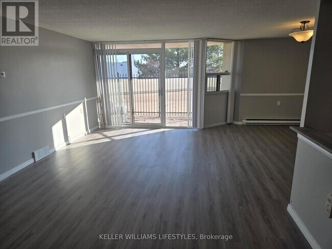 Photo - 323 Colborne St Unité 206