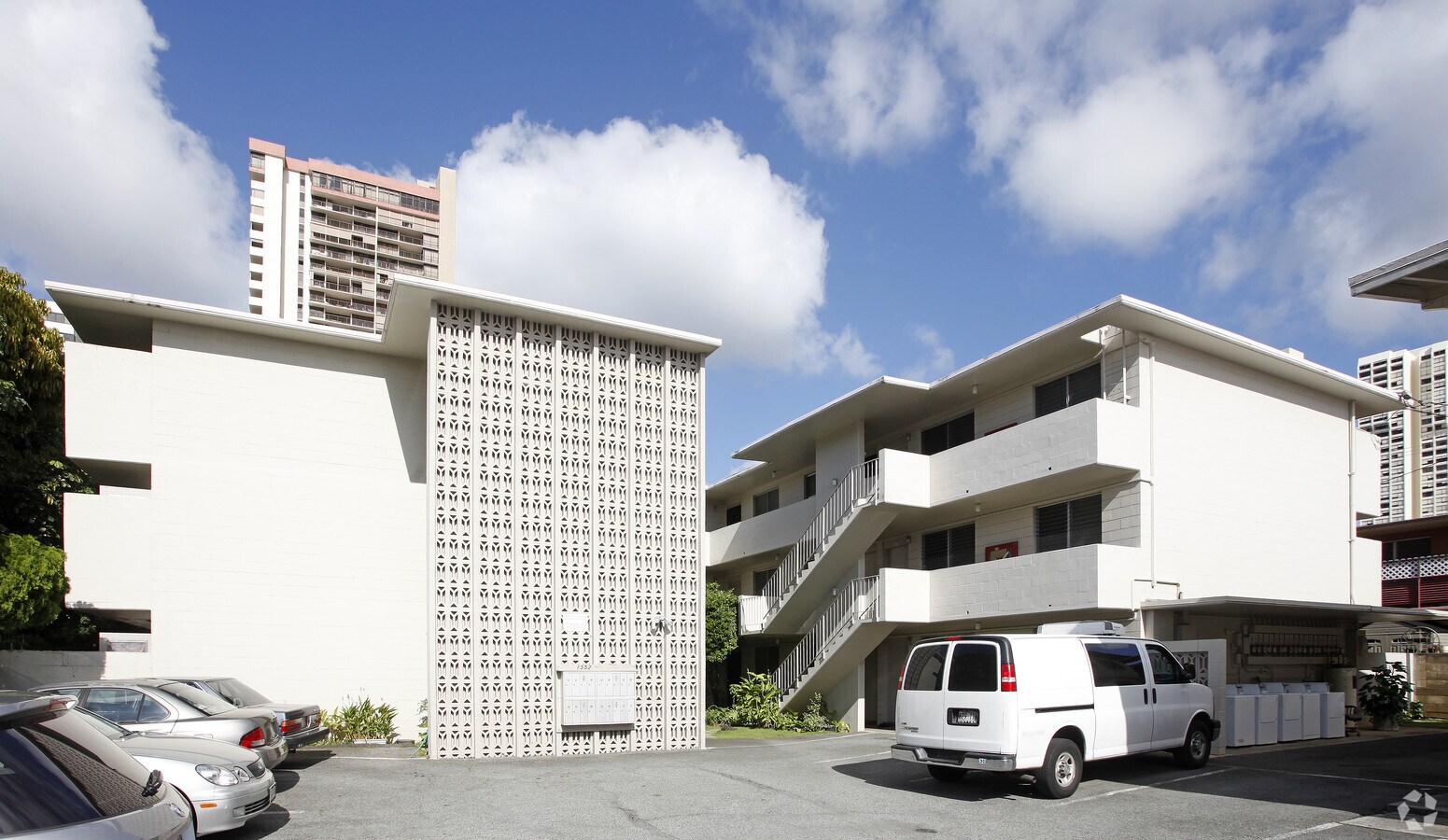 Primary Photo - 1552 Kewalo St Apartments