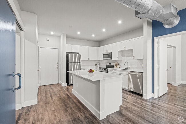 2BR, 2BA - 1045 SF - Kitchen