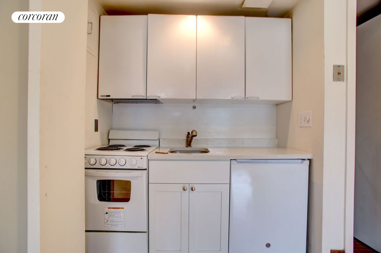 Photo - 47 W 84th St