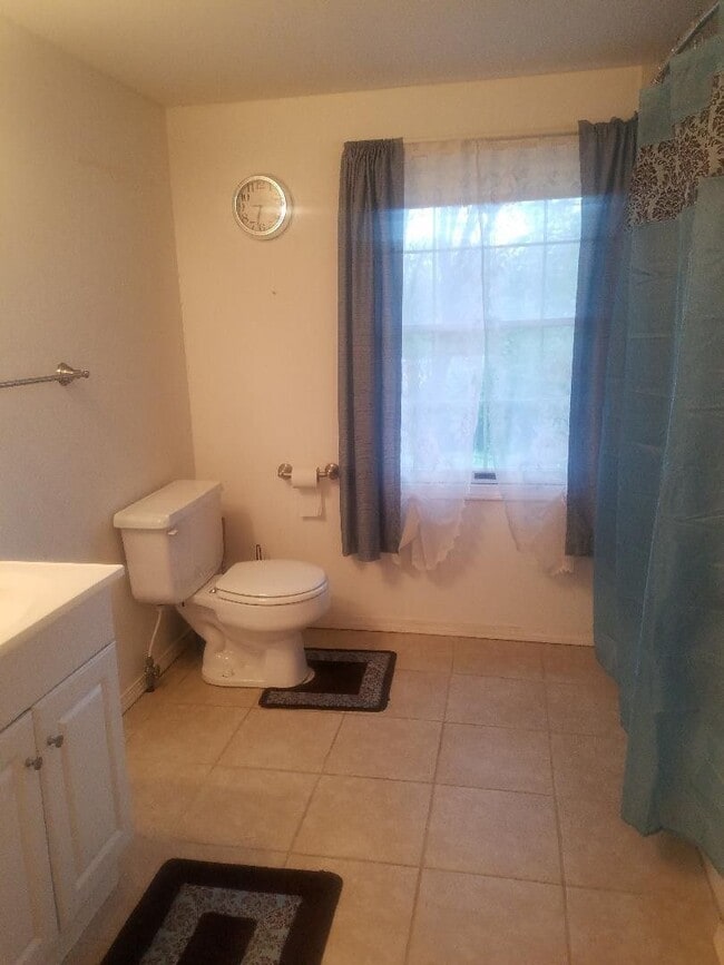 Photo - 302 Salem St