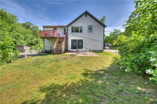 Photo - 535 Ten Rod Rd