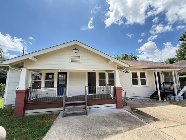 Building Photo - 201 Drennan St Unit A Rental