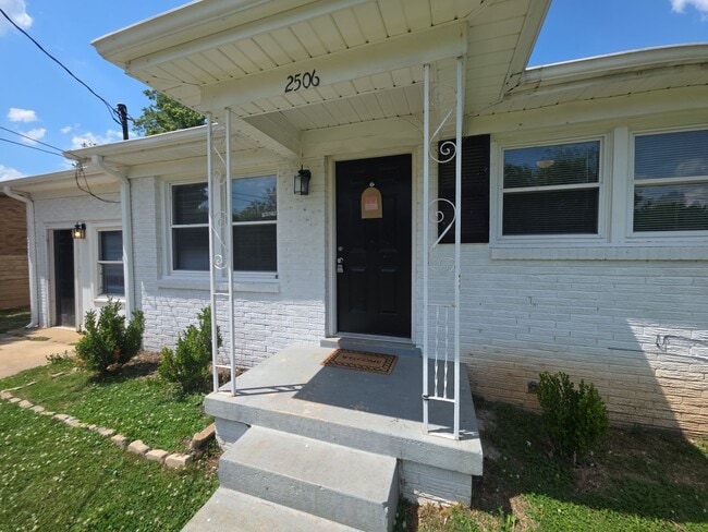 Photo - 2506 Jeri St NW
