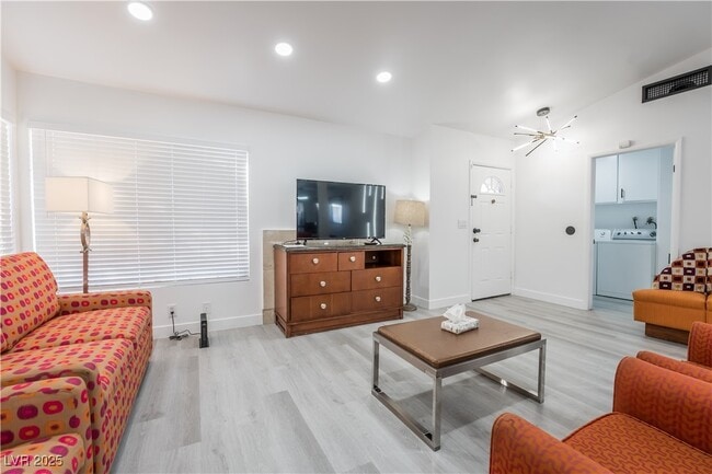 Photo - 2364 Belvedere Dr