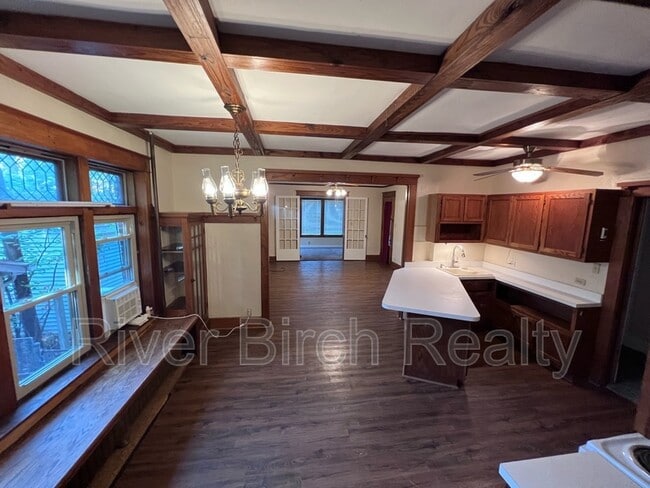 Photo - 811 S State St
