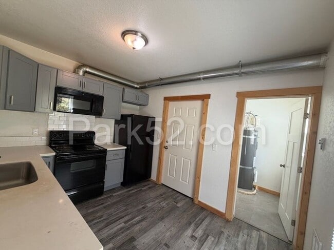 Photo - 1 Bed 1 Bath Tacoma Apartment - Small Pet Friendly Unit 5231-B