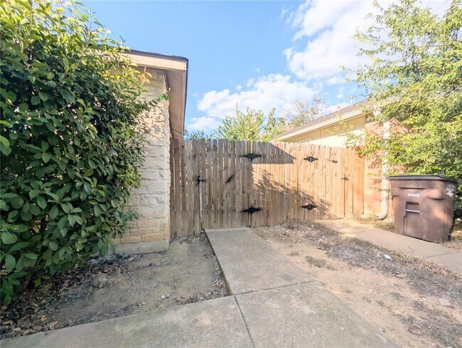 Photo - 2014 Redwing Way