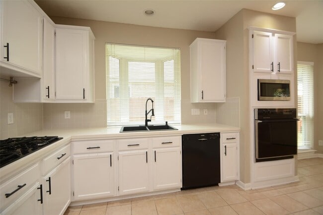 Building Photo - 5327 Willow Knoll Ct