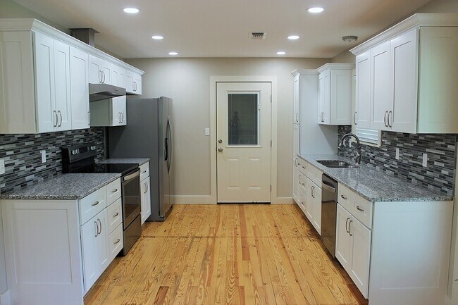 Photo - 2411 S Market St