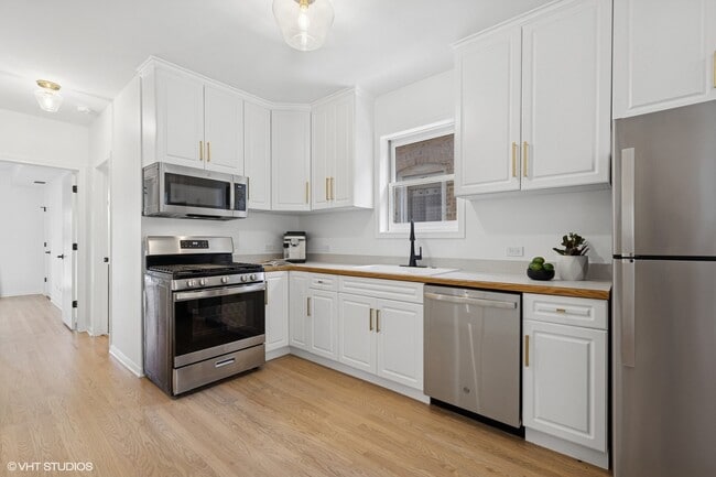 Photo - 1064 N Marshfield Ave