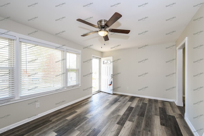 Photo - 1905 Mitchell Terrace