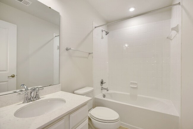 Photo - 43501 Apple Orch Sq