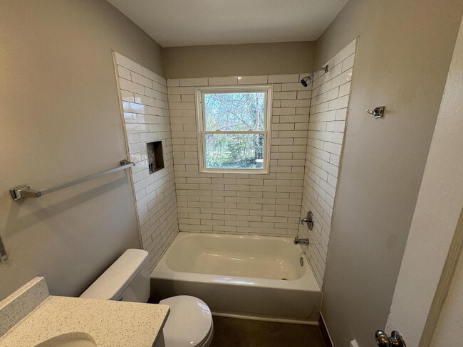 Photo - Cozy 1 Bedroom Apartment in the Heart of W. GVL. Steps from Unity Park and Pendleton St.