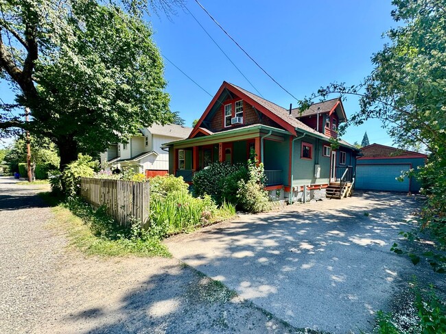 Photo - Beautiful 4+ Bed, 3 Bath Crafstman Home with Fenced Yard near St. Johns