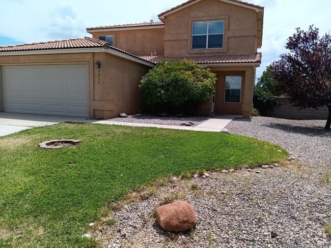 Building Photo - Stunning 4-bedroom, 2.5-bathroom home in R...