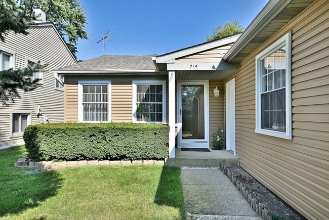 Photo - 714 N Lakeside Dr