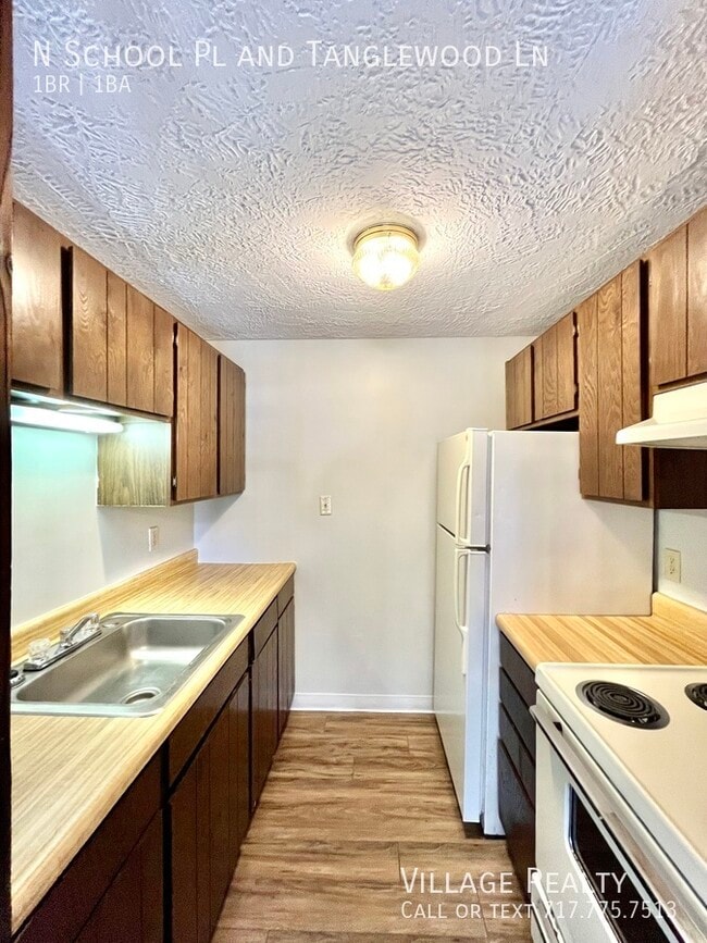 Photo - 323 N School Pl