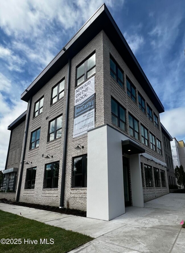 Building Photo - 1124 Castle St Unit 301 Rental