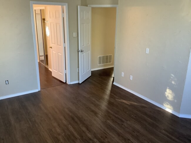 Photo - 1213 Calvert Dr