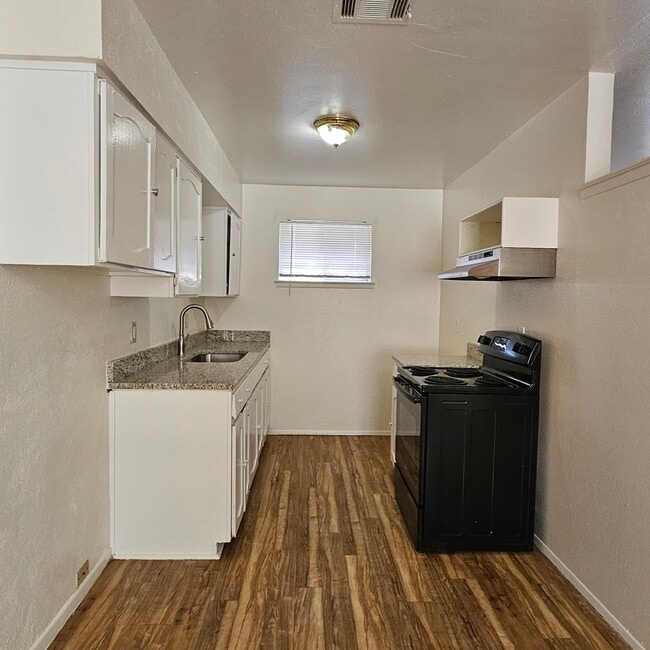 Photo - 534 Holly Ln