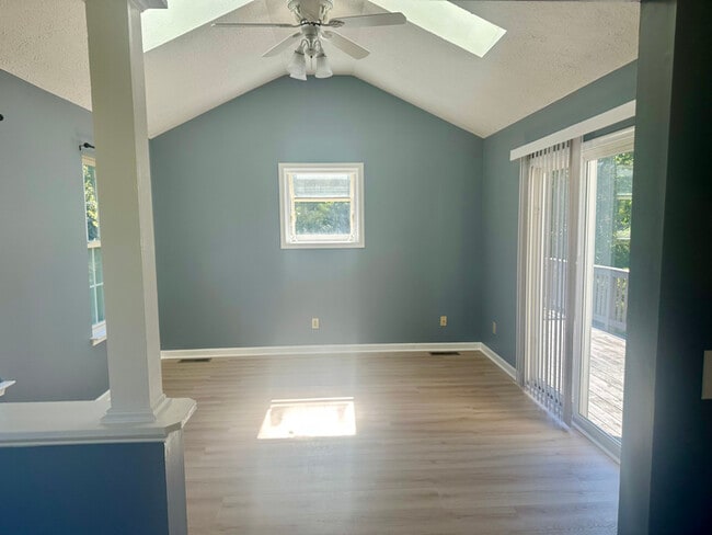 Photo - 314 Sutton Ct