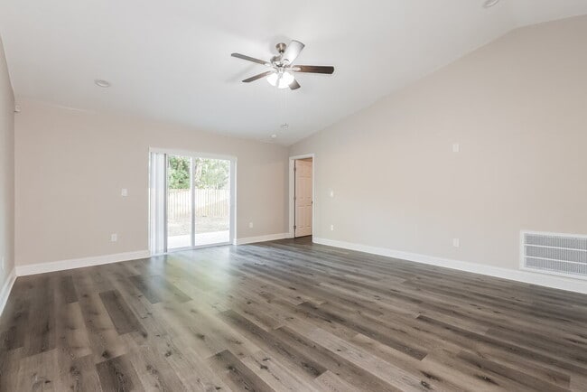 Photo - 306 Carriage Crossing Cir