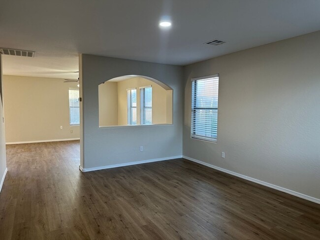 Photo - San Tan Valley, 4 bed, 2.5 bath, huge loft, 2300 sqft, 3 car garage