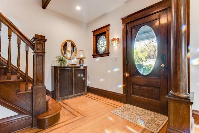 Photo - 980 6th St E